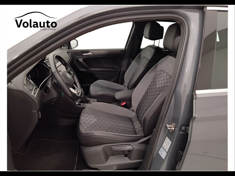 GuidiCar - VOLKSWAGEN Tiguan 2022 Tiguan 1.5 tsi act R-Line 150cv dsg Usato
