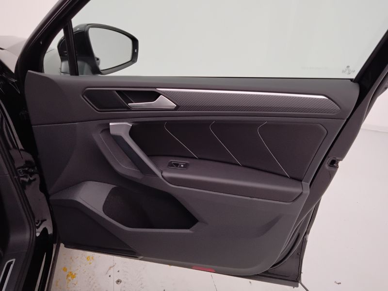 GuidiCar - VOLKSWAGEN Tiguan 2023 Tiguan 1.5 tsi act R-Line 150cv dsg Usato