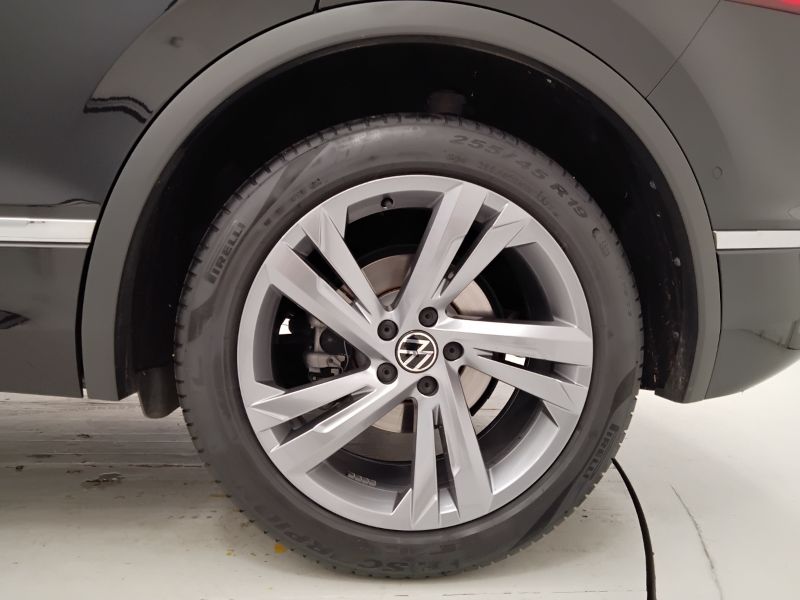 GuidiCar - VOLKSWAGEN Tiguan 2023 Tiguan 1.5 tsi act R-Line 150cv dsg Usato