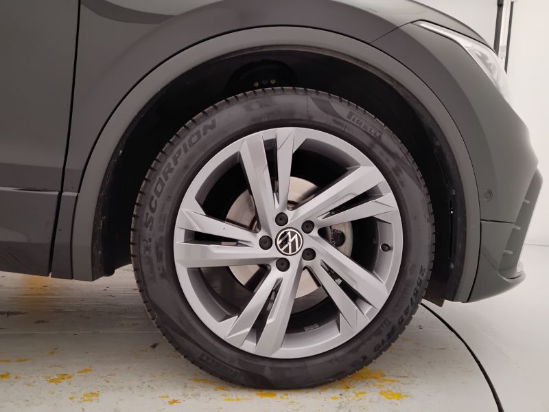 GuidiCar - VOLKSWAGEN Tiguan 2023 Tiguan 1.5 tsi act R-Line 150cv dsg Usato
