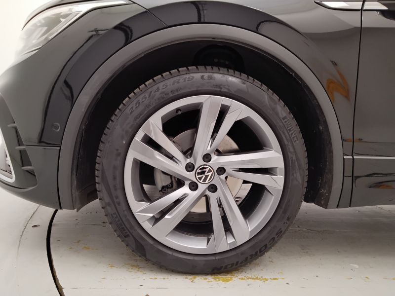 GuidiCar - VOLKSWAGEN Tiguan 2023 Tiguan 1.5 tsi act R-Line 150cv dsg Usato