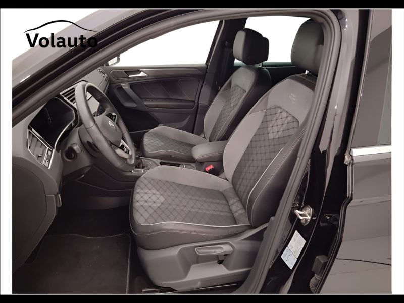 GuidiCar - VOLKSWAGEN Tiguan 2023 Tiguan 1.5 tsi act R-Line 150cv dsg Usato