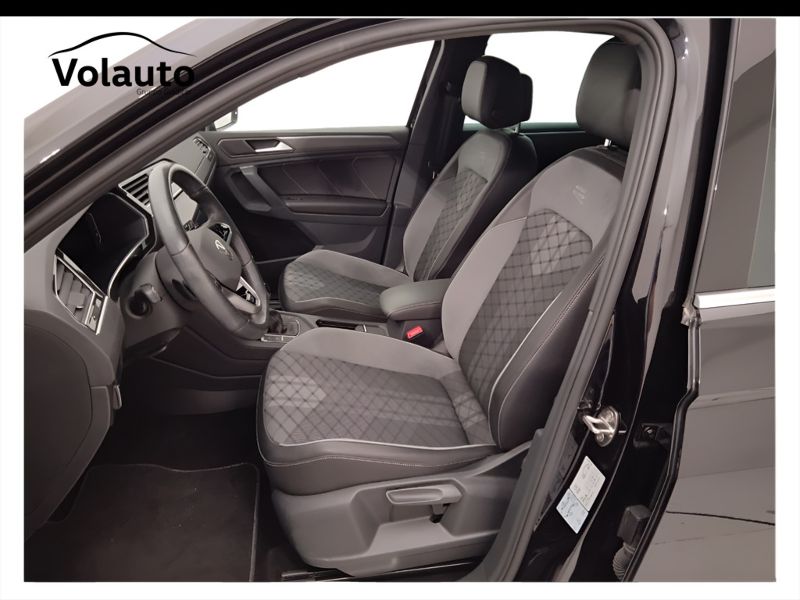 GuidiCar - VOLKSWAGEN Tiguan 2023 Tiguan 1.5 tsi act R-Line 150cv dsg Usato
