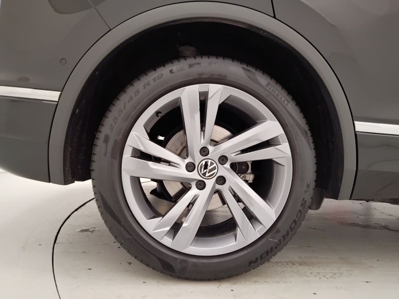 GuidiCar - VOLKSWAGEN Tiguan 2023 Tiguan 1.5 tsi act R-Line 150cv dsg Usato