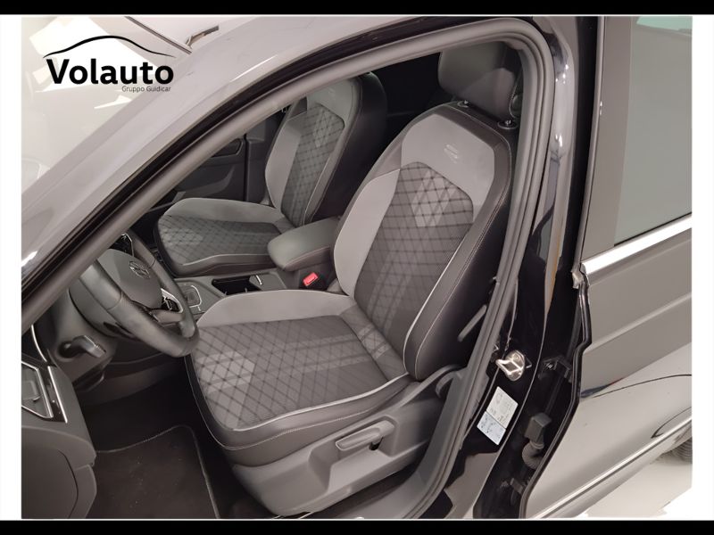 GuidiCar - VOLKSWAGEN Tiguan 2023 Tiguan 1.5 tsi act R-Line 150cv dsg Usato