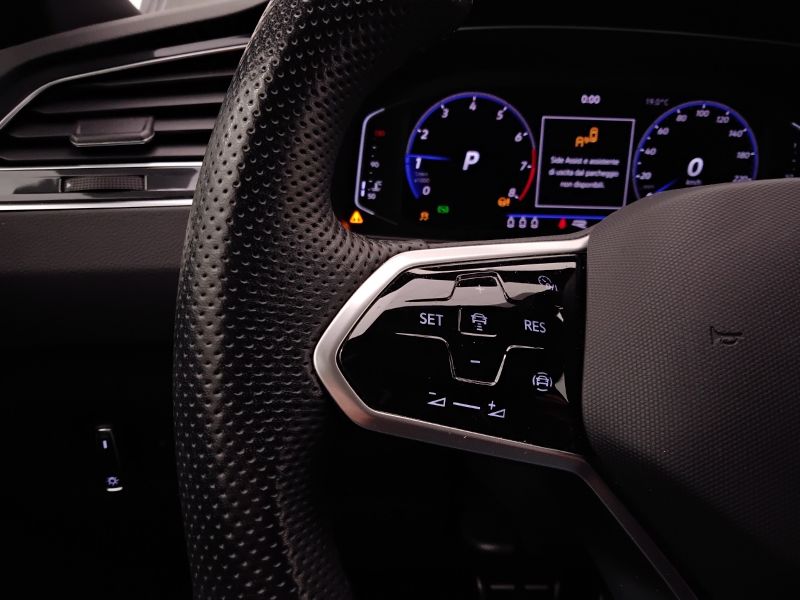 GuidiCar - VOLKSWAGEN Tiguan 2023 Tiguan 1.5 tsi act R-Line 150cv dsg Usato