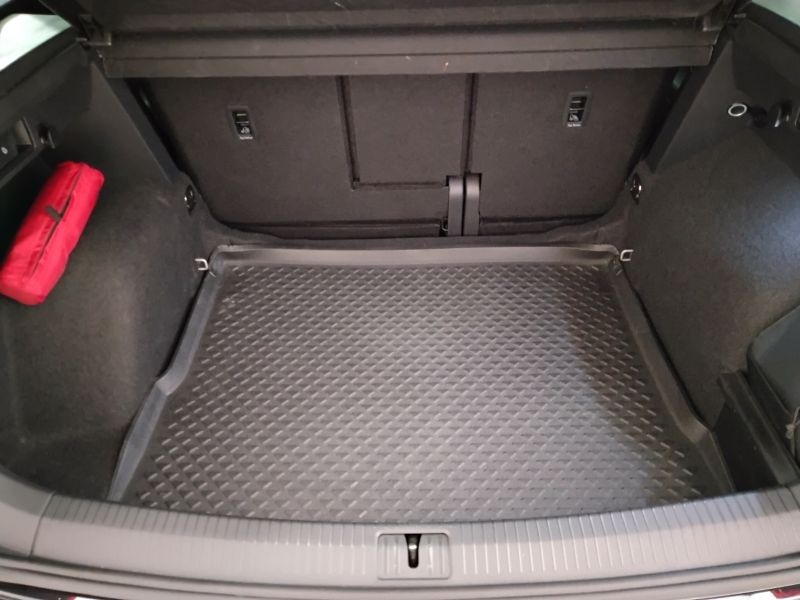 GuidiCar - VOLKSWAGEN Tiguan 2023 Tiguan 1.5 tsi act R-Line 150cv dsg Usato