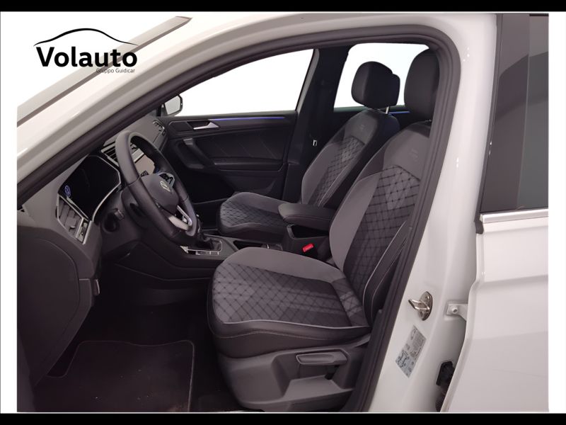 GuidiCar - VOLKSWAGEN Tiguan 2023 Tiguan 1.5 tsi act R-Line 150cv dsg Usato