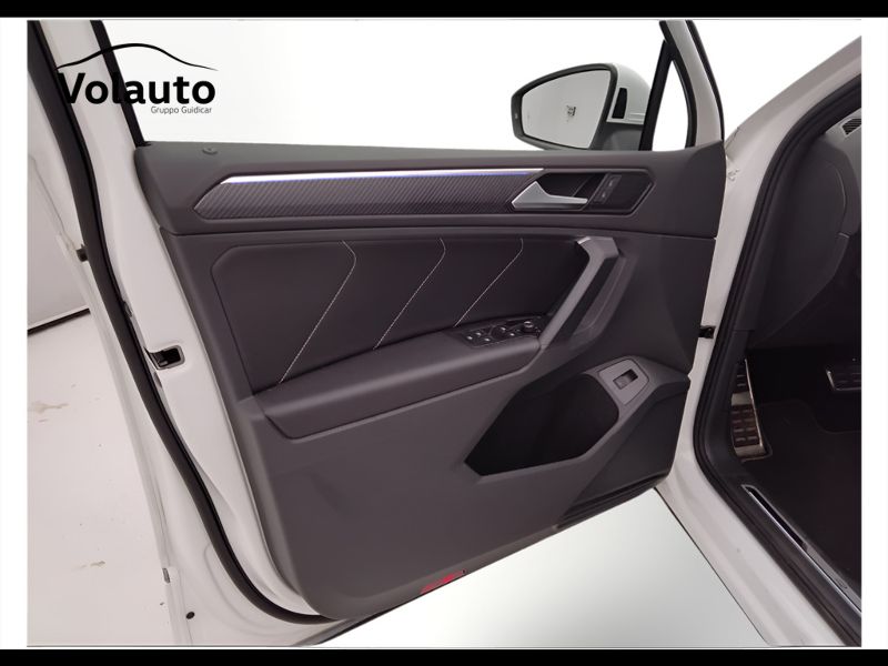 GuidiCar - VOLKSWAGEN Tiguan 2023 Tiguan 1.5 tsi act R-Line 150cv dsg Usato