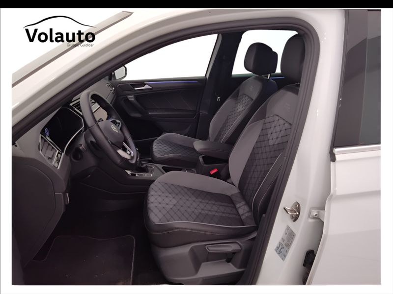 GuidiCar - VOLKSWAGEN Tiguan 2023 Tiguan 1.5 tsi act R-Line 150cv dsg Usato