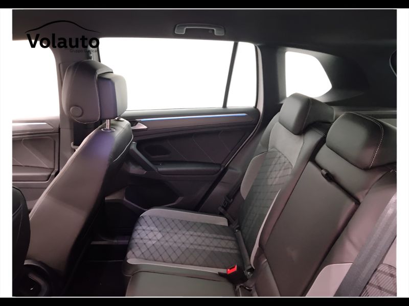 GuidiCar - VOLKSWAGEN Tiguan 2023 Tiguan 1.5 tsi act R-Line 150cv dsg Usato