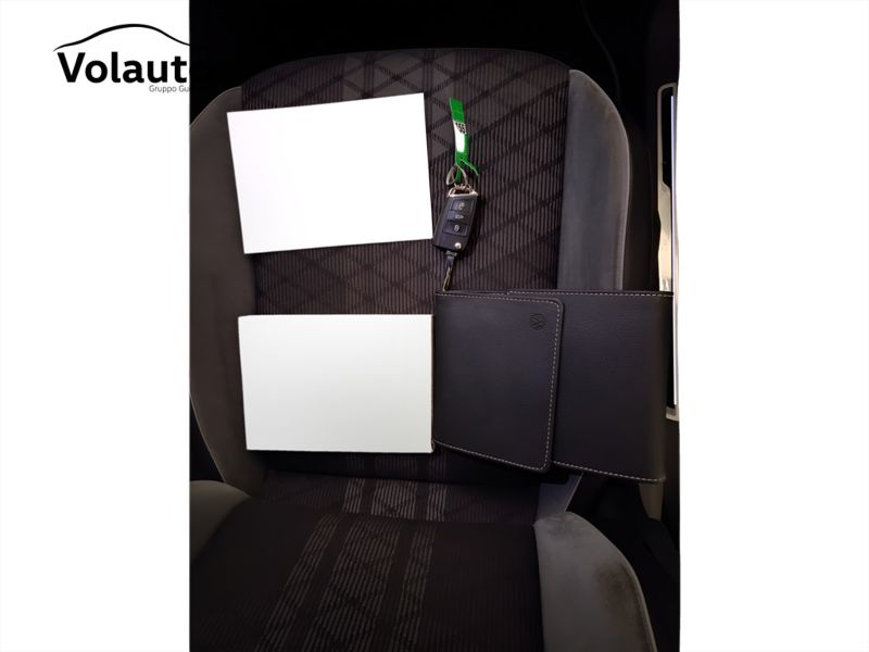 GuidiCar - VOLKSWAGEN Tiguan 2021 Tiguan 2.0 tdi scr R-Line 150cv dsg Usato