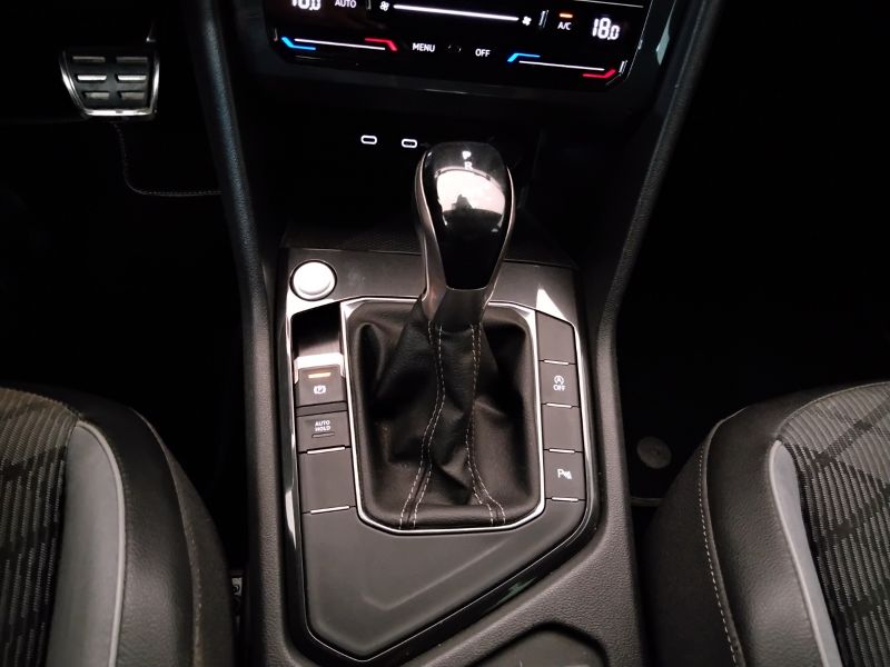 GuidiCar - VOLKSWAGEN Tiguan 2021 Tiguan 2.0 tdi scr R-Line 150cv dsg Usato