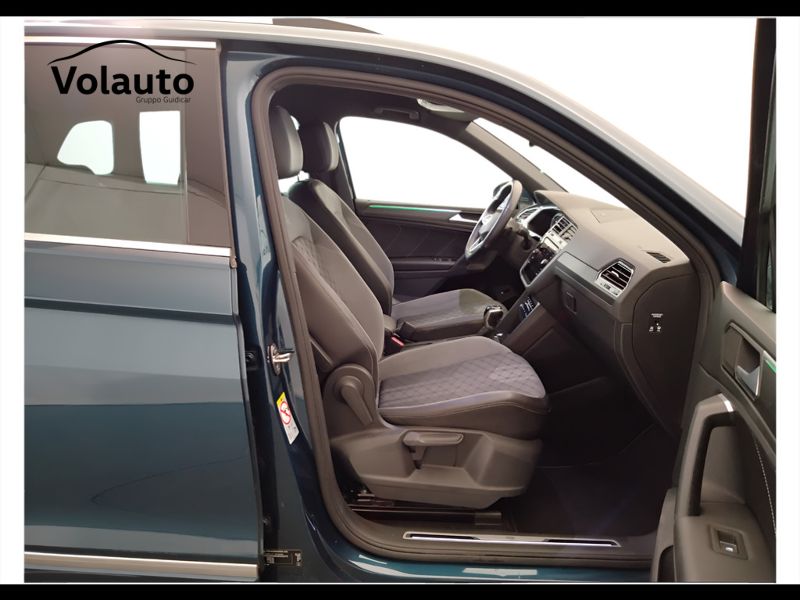 GuidiCar - VOLKSWAGEN Tiguan 2021 Tiguan 2.0 tdi scr R-Line 150cv dsg Usato