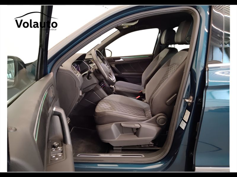 GuidiCar - VOLKSWAGEN Tiguan 2021 Tiguan 2.0 tdi scr R-Line 150cv dsg Usato