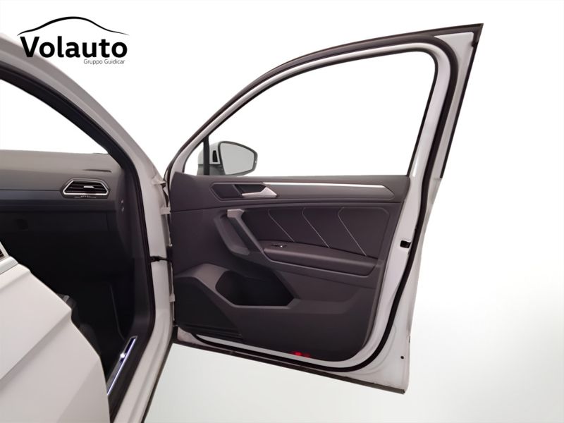 GuidiCar - VOLKSWAGEN Tiguan 2023 Tiguan 2.0 tdi scr R-Line 150cv dsg Usato