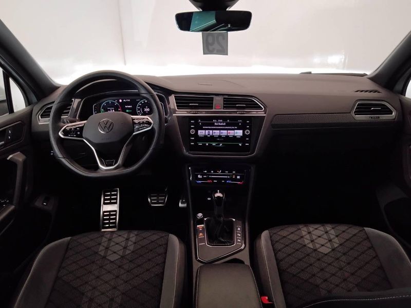GuidiCar - VOLKSWAGEN Tiguan 2023 Tiguan 2.0 tdi scr R-Line 150cv dsg Usato