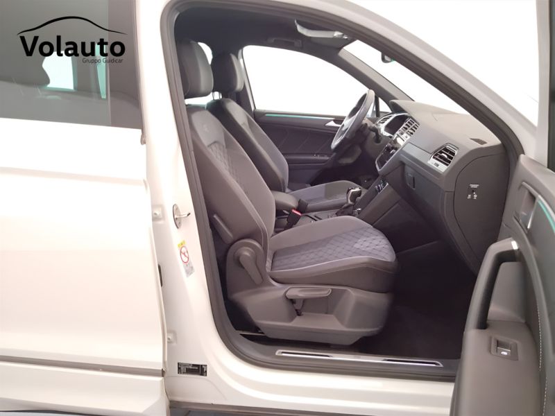 GuidiCar - VOLKSWAGEN Tiguan 2023 Tiguan 2.0 tdi scr R-Line 150cv dsg Usato