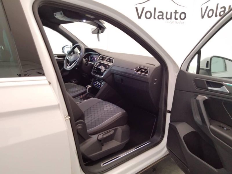 GuidiCar - VOLKSWAGEN Tiguan 2023 Tiguan 2.0 tdi scr R-Line 150cv dsg Usato
