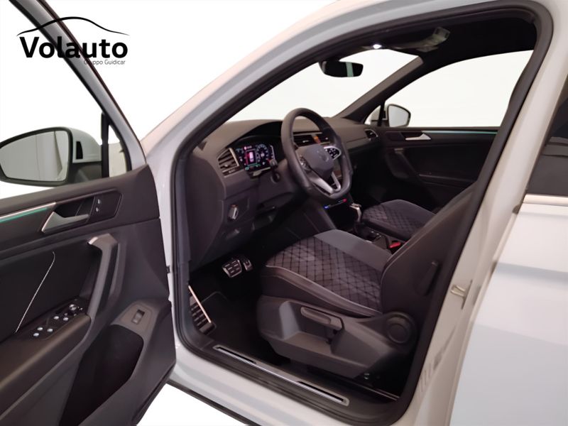 GuidiCar - VOLKSWAGEN Tiguan 2023 Tiguan 2.0 tdi scr R-Line 150cv dsg Usato