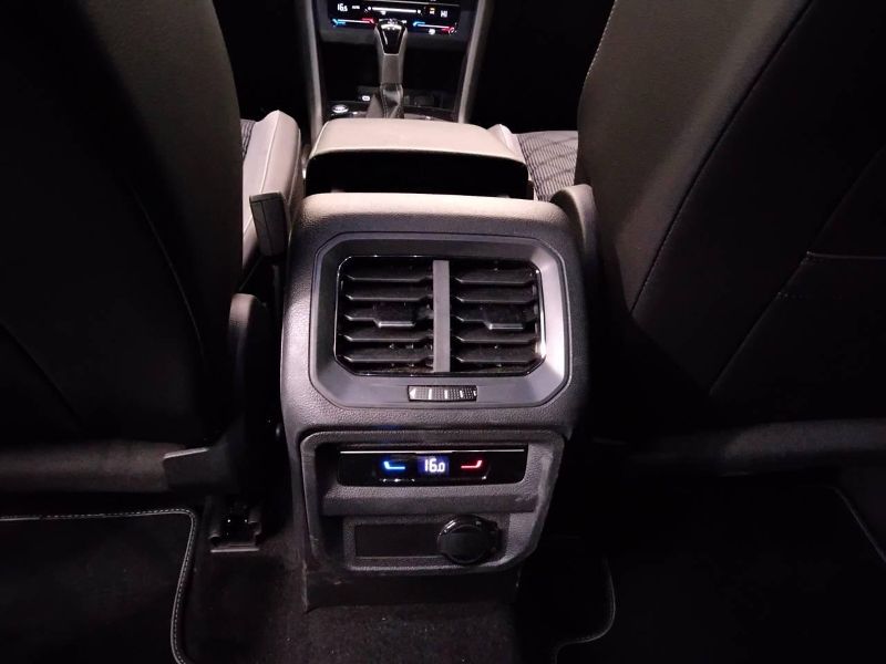 GuidiCar - VOLKSWAGEN Tiguan 2023 Tiguan 2.0 tdi scr R-Line 150cv dsg Usato
