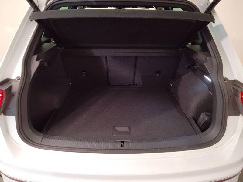 GuidiCar - VOLKSWAGEN Tiguan 2023 Tiguan 2.0 tdi scr R-Line 150cv dsg Usato