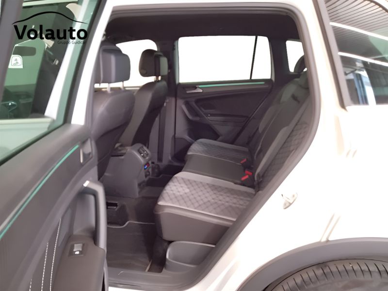 GuidiCar - VOLKSWAGEN Tiguan 2023 Tiguan 2.0 tdi scr R-Line 150cv dsg Usato