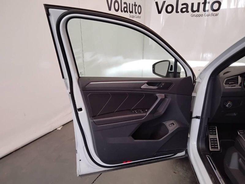 GuidiCar - VOLKSWAGEN Tiguan 2023 Tiguan 2.0 tdi scr R-Line 150cv dsg Usato