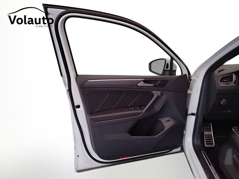 GuidiCar - VOLKSWAGEN Tiguan 2023 Tiguan 2.0 tdi scr R-Line 150cv dsg Usato