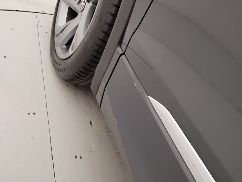 GuidiCar - VOLKSWAGEN Tiguan 2023 Tiguan 2.0 tdi scr R-Line 150cv dsg Usato