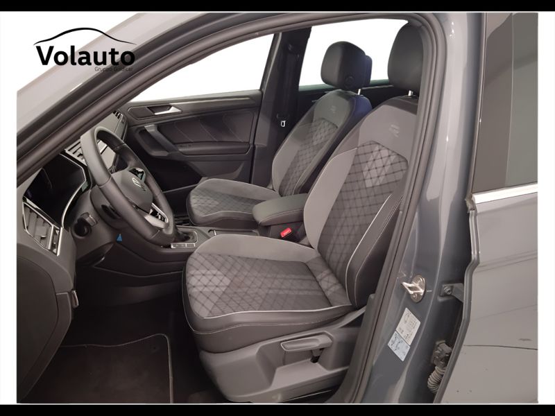 GuidiCar - VOLKSWAGEN Tiguan 2023 Tiguan 2.0 tdi scr R-Line 150cv dsg Usato