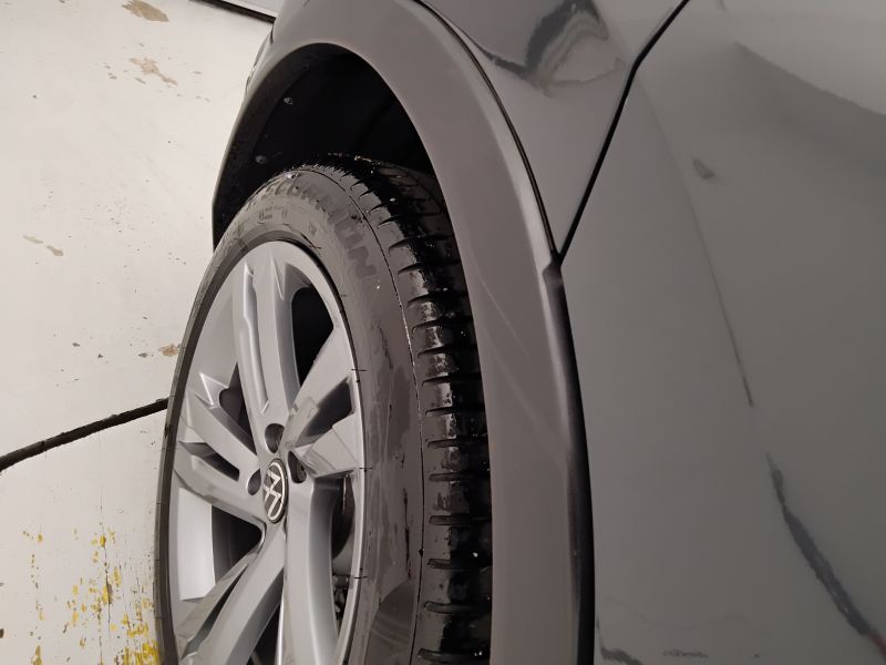 GuidiCar - VOLKSWAGEN Tiguan 2023 Tiguan 2.0 tdi scr R-Line 150cv dsg Usato