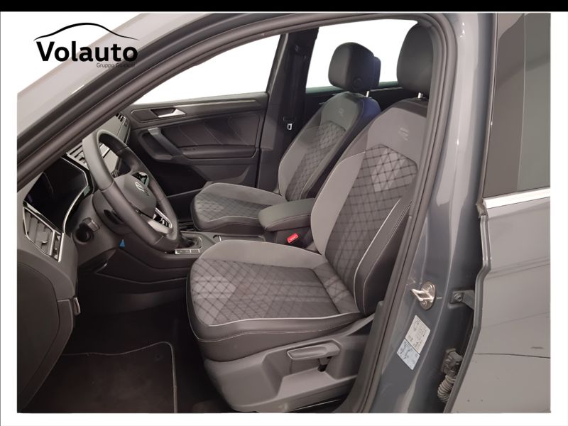 GuidiCar - VOLKSWAGEN Tiguan 2023 Tiguan 2.0 tdi scr R-Line 150cv dsg Usato