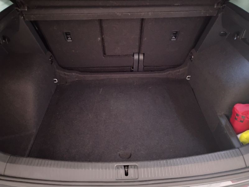 GuidiCar - VOLKSWAGEN Tiguan 2023 Tiguan 2.0 tdi scr R-Line 150cv dsg Usato