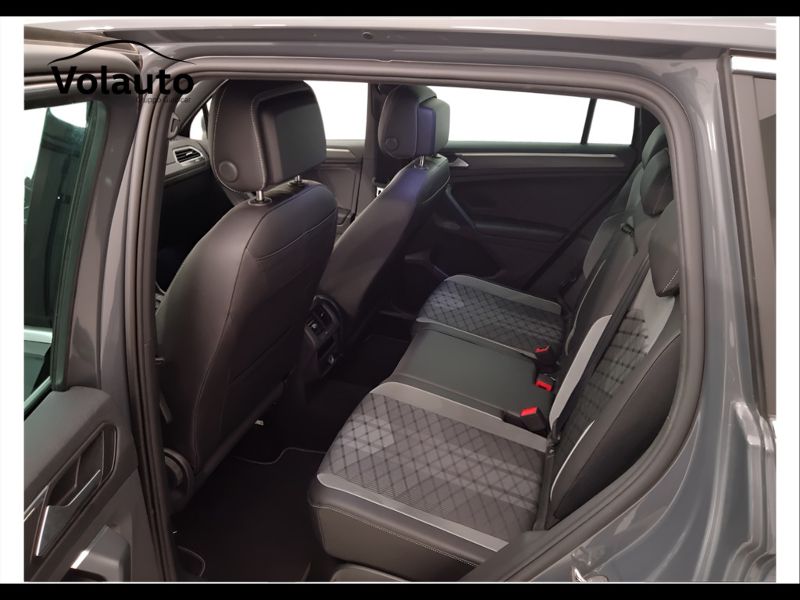 GuidiCar - VOLKSWAGEN Tiguan 2023 Tiguan 2.0 tdi scr R-Line 150cv dsg Usato