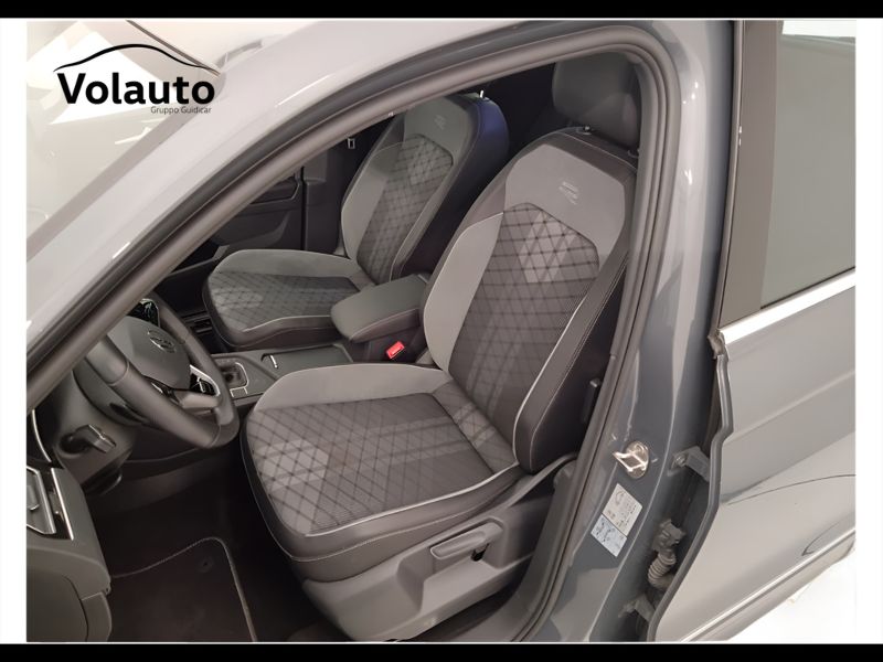 GuidiCar - VOLKSWAGEN Tiguan 2023 Tiguan 2.0 tdi scr R-Line 150cv dsg Usato