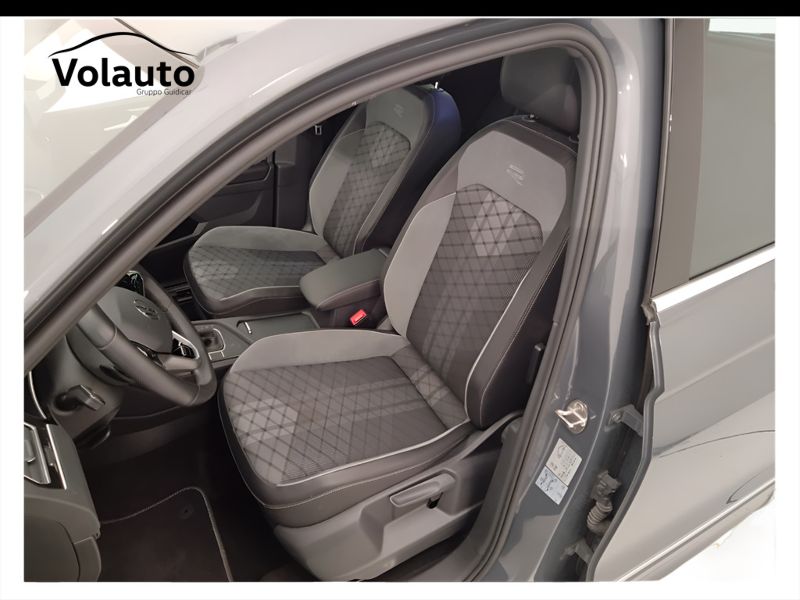 GuidiCar - VOLKSWAGEN Tiguan 2023 Tiguan 2.0 tdi scr R-Line 150cv dsg Usato