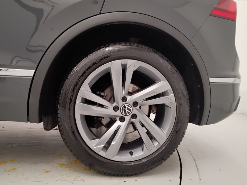 GuidiCar - VOLKSWAGEN Tiguan 2023 Tiguan 2.0 tdi scr R-Line 150cv dsg Usato