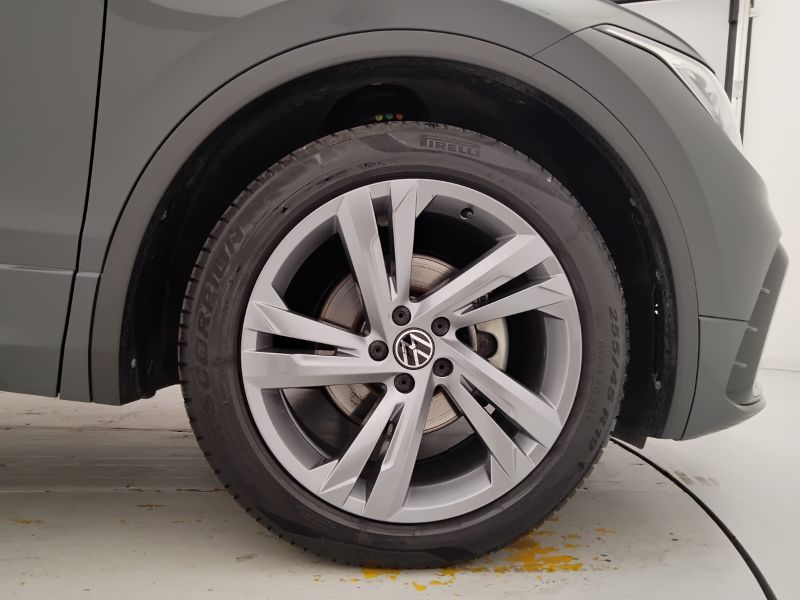 GuidiCar - VOLKSWAGEN Tiguan 2023 Tiguan 2.0 tdi scr R-Line 150cv dsg Usato