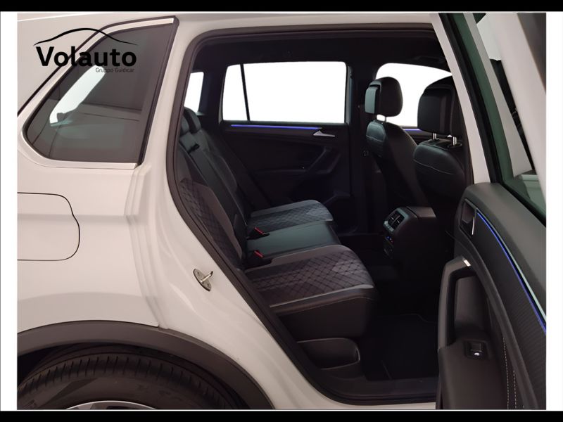 GuidiCar - VOLKSWAGEN Tiguan 2021 Tiguan 2.0 tdi scr R-Line 4motion 150cv dsg Usato