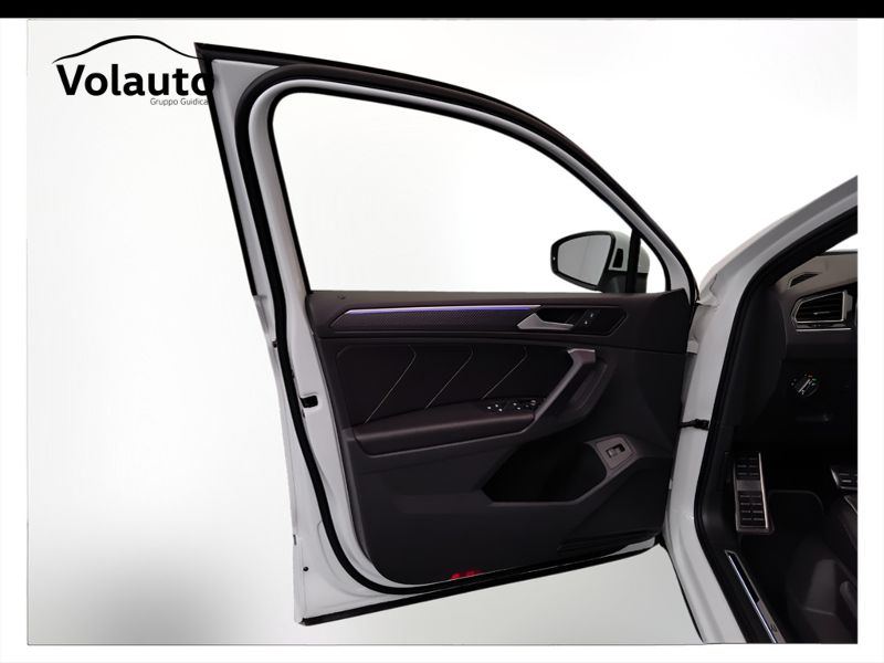 GuidiCar - VOLKSWAGEN Tiguan 2021 Tiguan 2.0 tdi scr R-Line 4motion 150cv dsg Usato