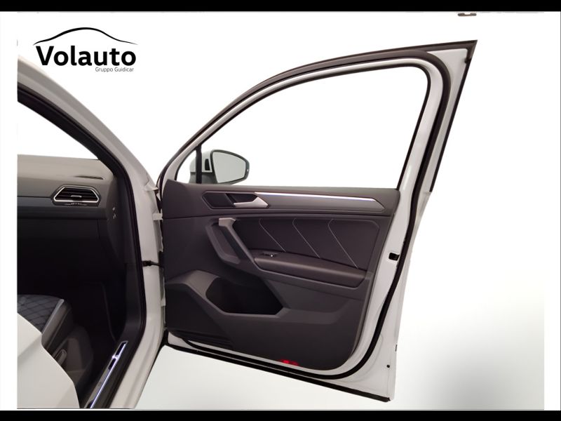 GuidiCar - VOLKSWAGEN Tiguan 2021 Tiguan 2.0 tdi scr R-Line 4motion 150cv dsg Usato