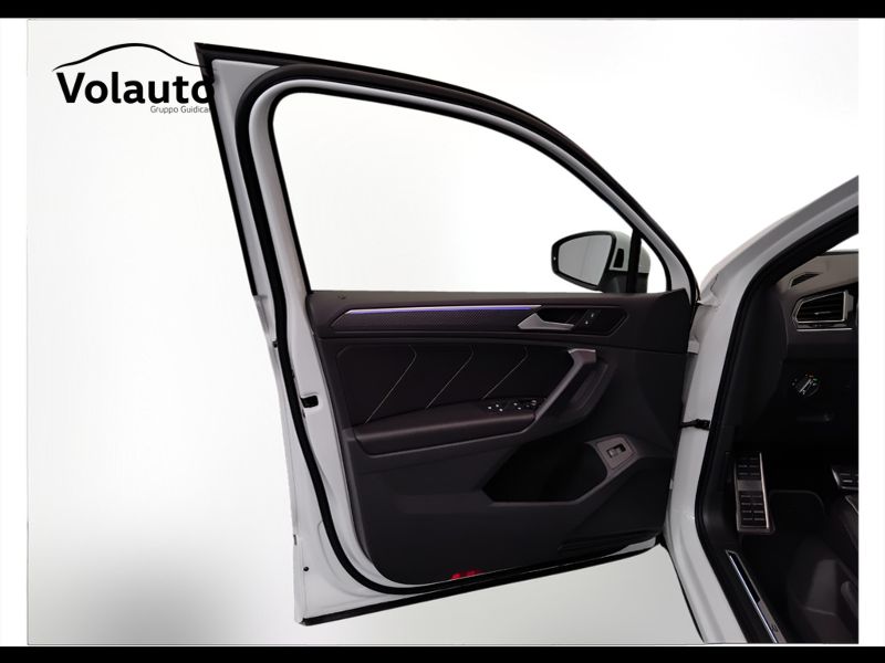 GuidiCar - VOLKSWAGEN Tiguan 2021 Tiguan 2.0 tdi scr R-Line 4motion 150cv dsg Usato