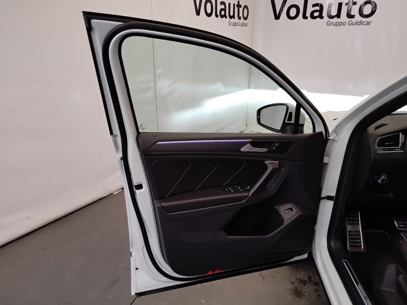 GuidiCar - VOLKSWAGEN Tiguan 2021 Tiguan 2.0 tdi scr R-Line 4motion 150cv dsg Usato