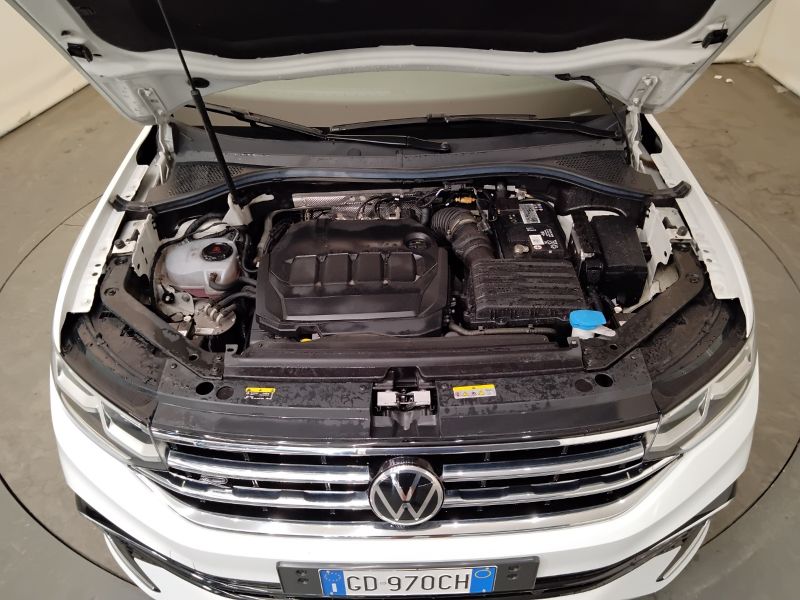 GuidiCar - VOLKSWAGEN Tiguan 2021 Tiguan 2.0 tdi scr R-Line 4motion 150cv dsg Usato