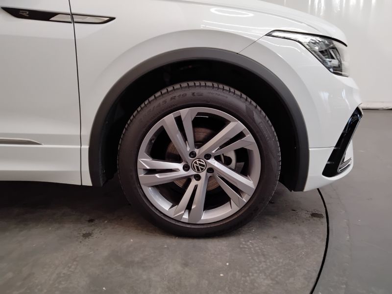 GuidiCar - VOLKSWAGEN Tiguan 2021 Tiguan 2.0 tdi scr R-Line 4motion 150cv dsg Usato
