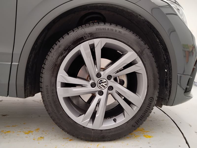 GuidiCar - VOLKSWAGEN Tiguan 2021 Tiguan 2.0 tdi scr R-Line 4motion 150cv dsg Usato