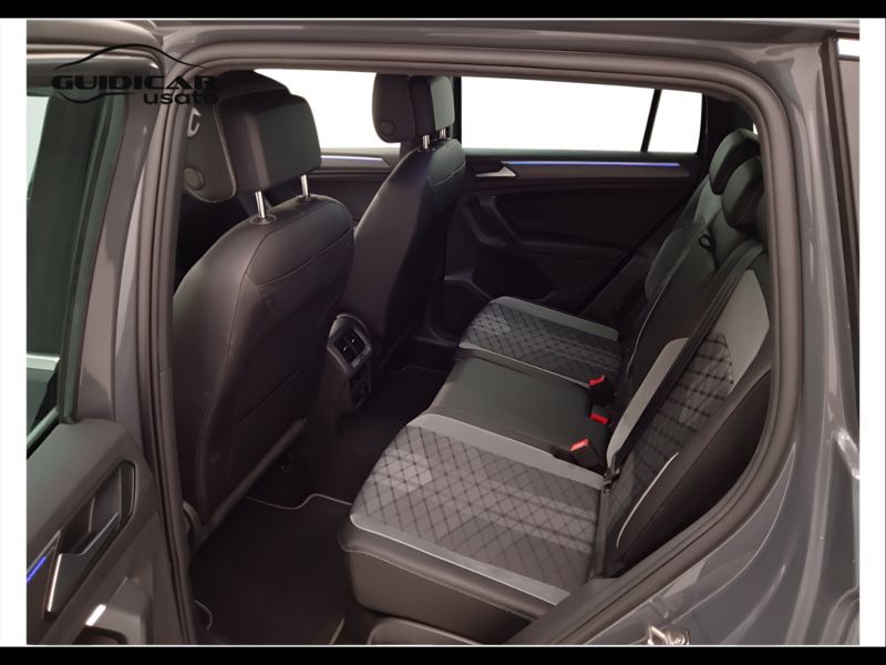 GuidiCar - VOLKSWAGEN Tiguan 2021 Tiguan 2.0 tdi scr R-Line 4motion 150cv dsg Usato