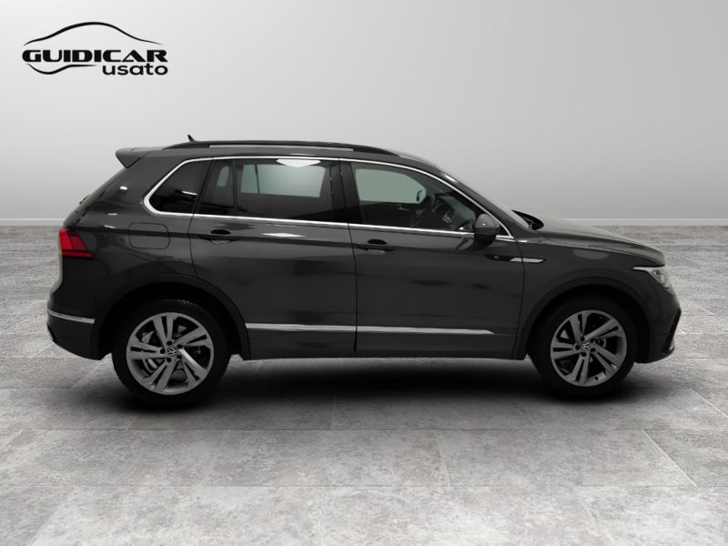 GuidiCar - VOLKSWAGEN Tiguan 2021 Tiguan 2.0 tdi scr R-Line 4motion 150cv dsg Usato