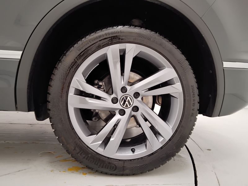 GuidiCar - VOLKSWAGEN Tiguan 2021 Tiguan 2.0 tdi scr R-Line 4motion 150cv dsg Usato